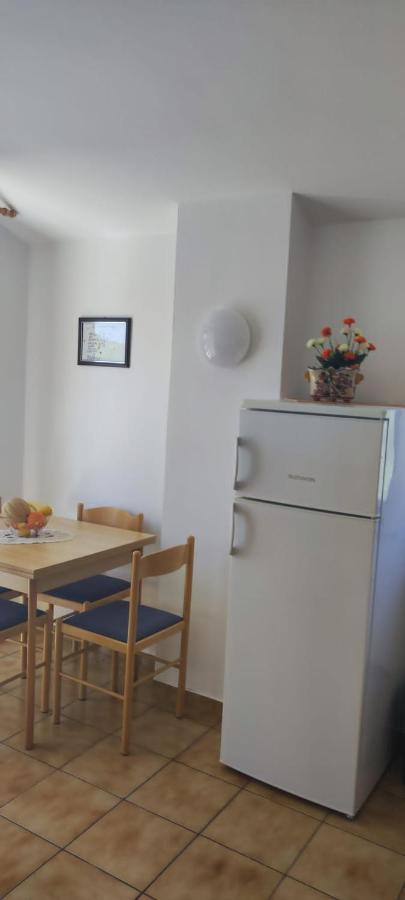 Villa Kadinela, 200M From Kamenjak, Huge Quiet Garden With Barbecue, 2 New Kitchens Premantura Ngoại thất bức ảnh