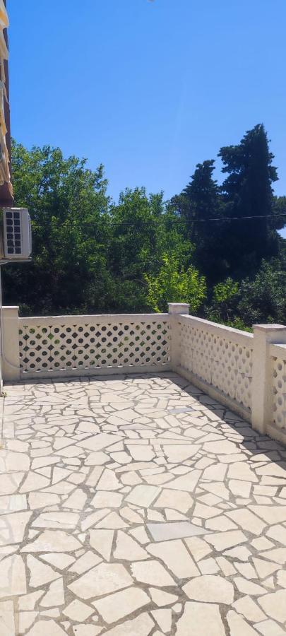 Villa Kadinela, 200M From Kamenjak, Huge Quiet Garden With Barbecue, 2 New Kitchens Premantura Ngoại thất bức ảnh