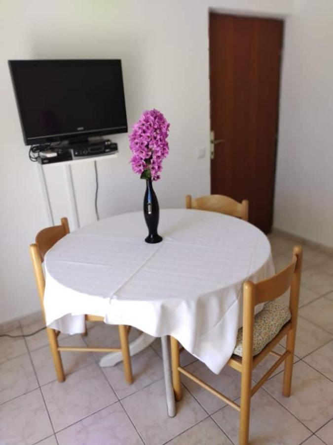 Villa Kadinela, 200M From Kamenjak, Huge Quiet Garden With Barbecue, 2 New Kitchens Premantura Ngoại thất bức ảnh