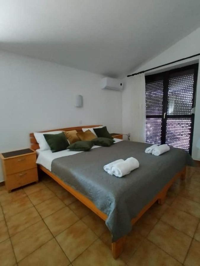 Villa Kadinela, 200M From Kamenjak, Huge Quiet Garden With Barbecue, 2 New Kitchens Premantura Ngoại thất bức ảnh