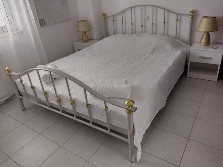 Villa Kadinela, 200M From Kamenjak, Huge Quiet Garden With Barbecue, 2 New Kitchens Premantura Ngoại thất bức ảnh